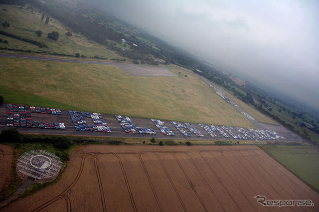 コリン・マクレー追悼　1000台以上のスバル車が集結