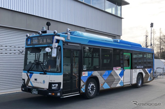 運行する自動運転大型路線バスのイメージ