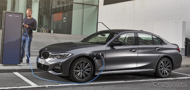 BMW 3シリーズ のPHV「320eセダン」