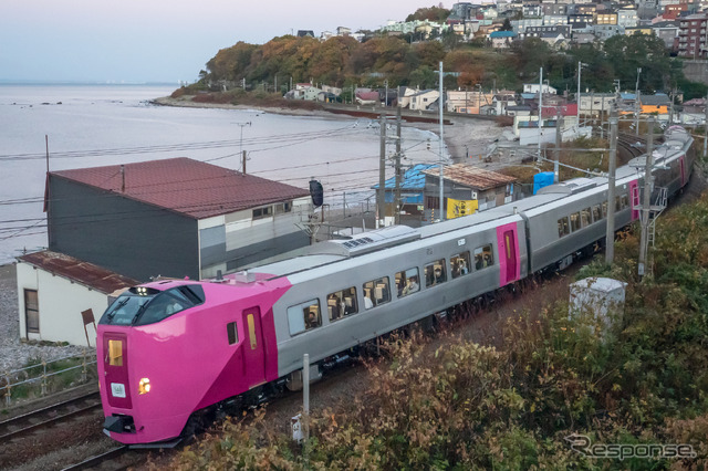 観光列車の投入などで利用者増を模索するJR北海道。国と足並みを揃える形で支援を模索している北海道は、観光列車用車両を独自に新製し、それをJR北海道へ貸し付ける施策も打ち出している。