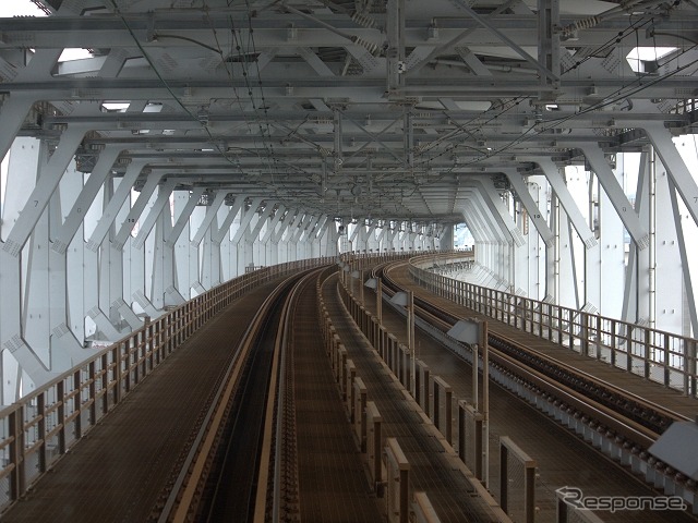 本州の岡山県と四国の香川県を結んでいる瀬戸大橋こと本四連絡橋の鉄道部分。この更新費用はJR四国が負担しているが、法律案では鉄道建設・運輸施設整備支援機構(鉄道・運輸機構)の負担とすることが盛り込まれている。
