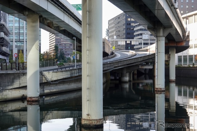 神田橋JCT。高架橋が撤去され、地下と接続する八重洲線に交通は移動する。