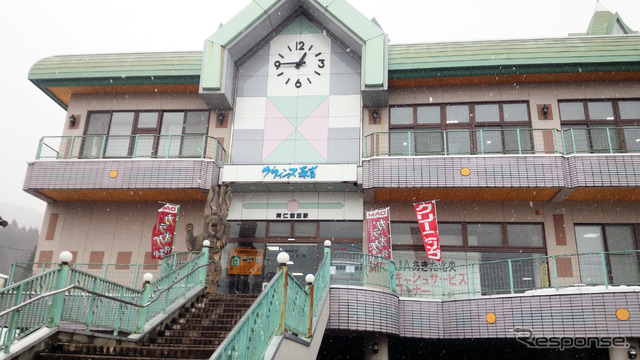 温泉が併設されている阿仁前田駅。