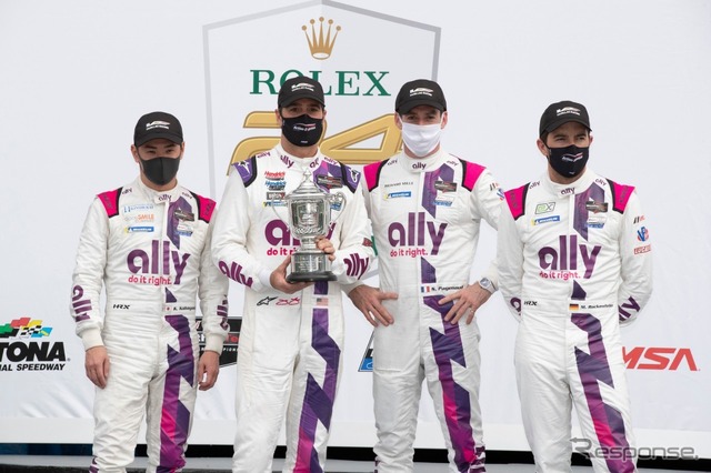 デイトナ24時間レース:キャデラックDPi 48号車チーム。向かって左端が小林可夢偉