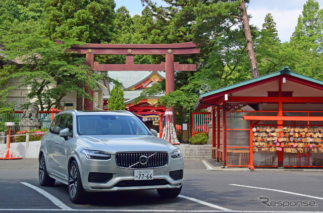 ボルボ XC90 B5 Momentum。仙台の青葉山にて。