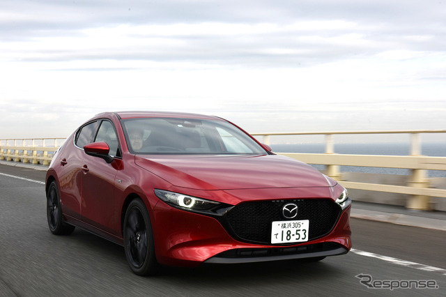 マツダ3 SKYACTIV-X 新型（ファストバック Xバーガンディセレクション 6MT）