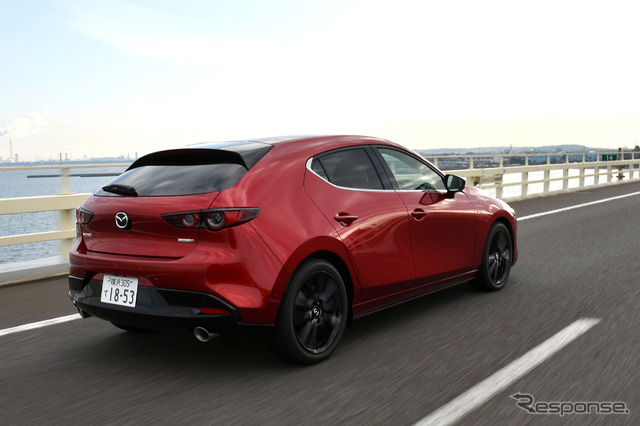 マツダ3 SKYACTIV-X 新型(ファストバック Xバーガンディセレクション 6MT)