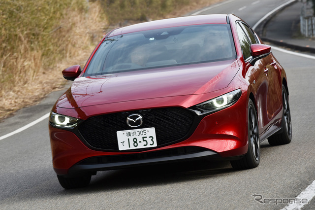 マツダ3 SKYACTIV-X 新型(ファストバック Xバーガンディセレクション 6MT)