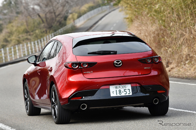 マツダ3 SKYACTIV-X 新型(ファストバック Xバーガンディセレクション 6MT)