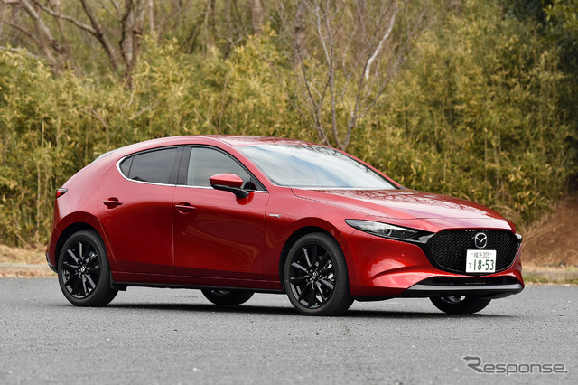 マツダ3 SKYACTIV-X 新型(ファストバック Xバーガンディセレクション 6MT)