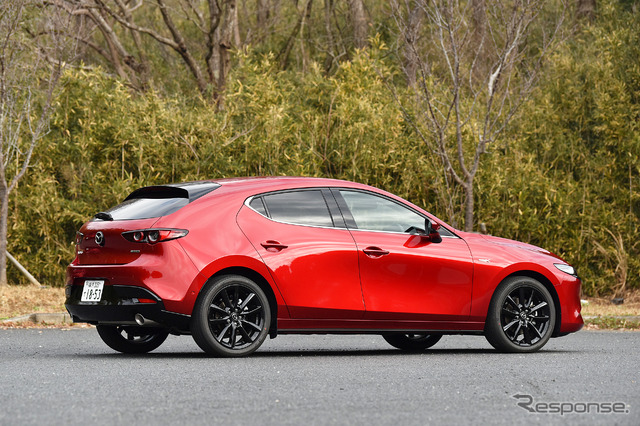 マツダ3 SKYACTIV-X 新型(ファストバック Xバーガンディセレクション 6MT)