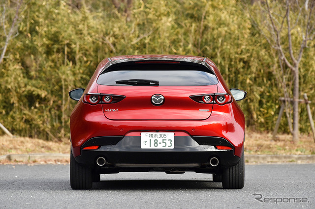 マツダ3 SKYACTIV-X 新型(ファストバック Xバーガンディセレクション 6MT)