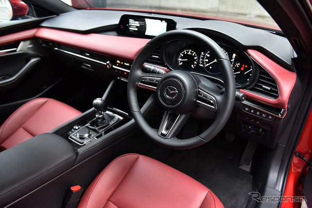 マツダ3 SKYACTIV-X 新型(ファストバック Xバーガンディセレクション 6MT)