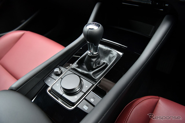 マツダ3 SKYACTIV-X 新型(ファストバック Xバーガンディセレクション 6MT)