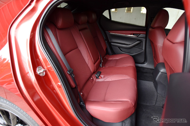マツダ3 SKYACTIV-X 新型(ファストバック Xバーガンディセレクション 6MT)