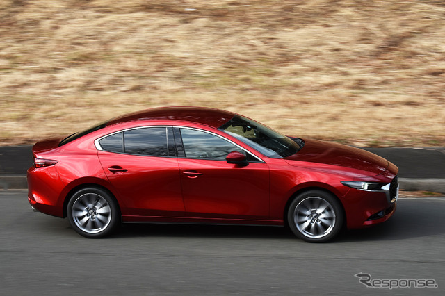 マツダ3 SKYACTIV-D 新型(セダン プロアクティブツーリングセレクション 6AT)
