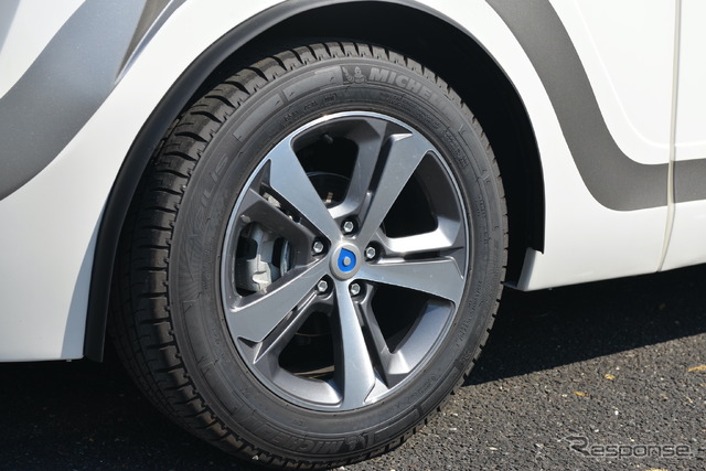 ホイール:アルミ製17インチ7.5J