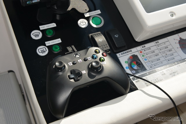 手動操作用コントローラー(Xbox用を流用)