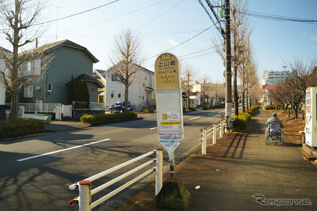 駅から続く路線バスのバス停