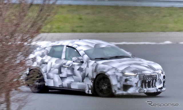 フェラーリ初のSUV「プロサングエ」プロトタイプ(スクープ写真)