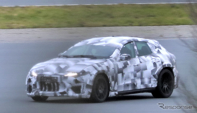 フェラーリ初のSUV「プロサングエ」プロトタイプ(スクープ写真)