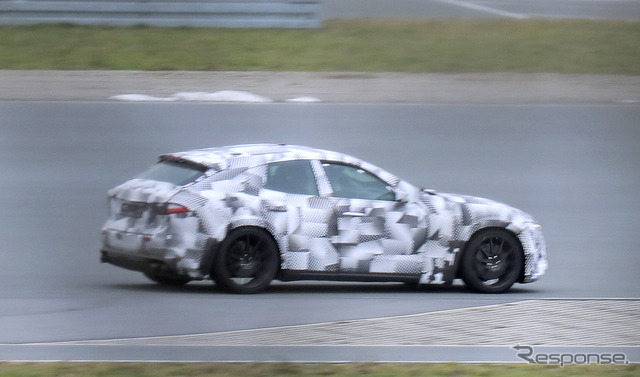 フェラーリ初のSUV「プロサングエ」プロトタイプ(スクープ写真)