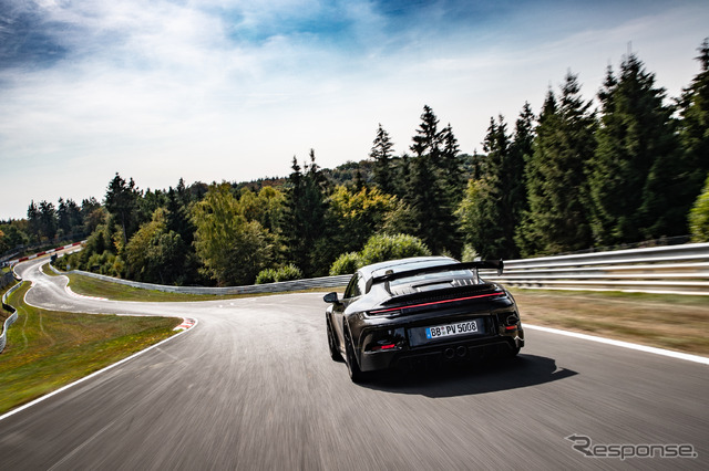 ポルシェ 911 GT3 新型、ニュルブルクリンクを走る。