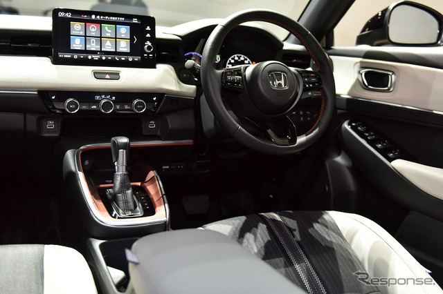 ホンダ ヴェゼル 新型(e:HEV PLaY)