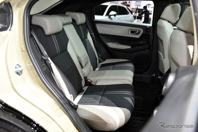 ホンダ ヴェゼル 新型(e:HEV PLaY)