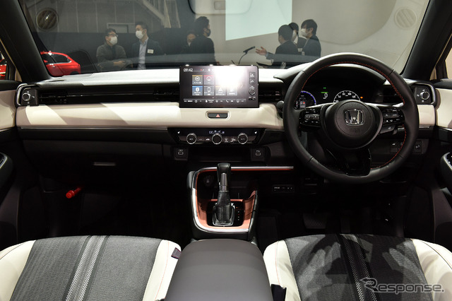 ホンダ ヴェゼル 新型(e:HEV PLaY)