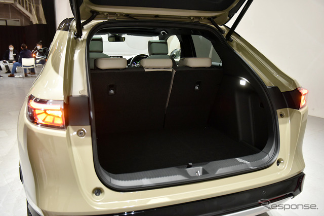ホンダ ヴェゼル 新型(e:HEV PLaY)