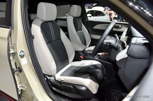 ホンダ ヴェゼル 新型(e:HEV PLaY)