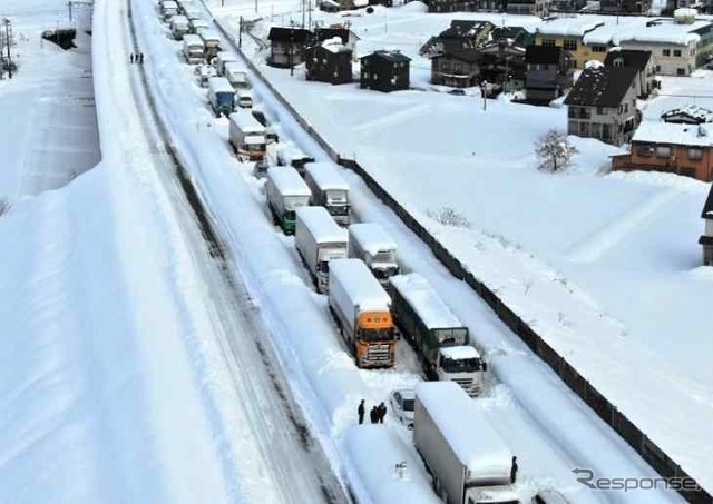 関越自動車道の立ち往生の状況(2020年12月18日)(参考画像)