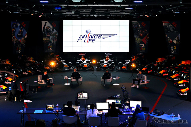 今季型マシン発表日に実施されたイベント「An Evening with Red Bull Racing」の模様(オンラインイベント。多数ある展示車は歴代マシンだと思われる)。