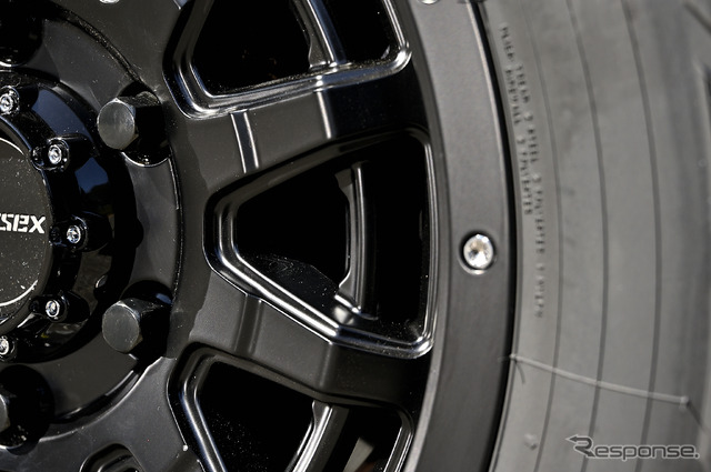 エセックス【EX-16】推奨サイズ:16×6.5J Inset38/カラー:オールセミグロスブラック/タイヤサイズ:215/65R16 ※注意事項:4WDはハンドル末切り時にインナーに干渉の可能性あり