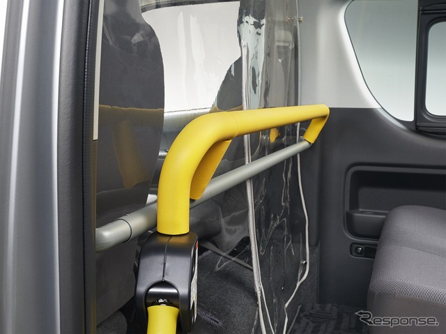 飛沫感染対策セパレータ(車いす仕様車Bタイプ 装着イメージ)