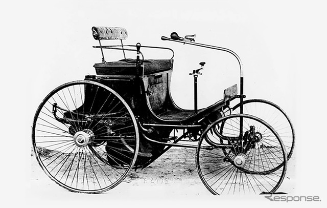 1889年、ダイムラー製ガソリンエンジンを搭載した四輪自動車「Type 2」を製造