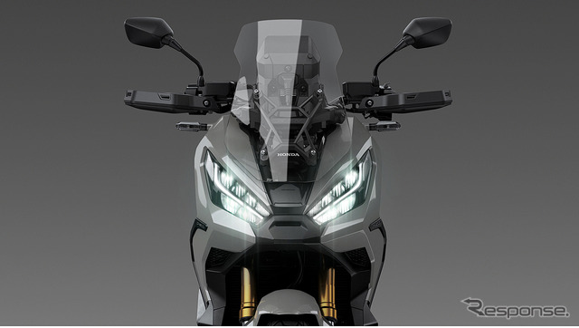 ホンダ X-ADV ヘッドライト(ライトON)