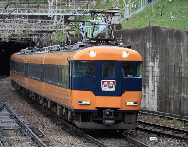 12200系はいわゆる「汎用特急」として運用されていたが、2月に定期運用が終了。4月には早くも一般営業の臨時列車に運用され、志摩線に姿を現す。