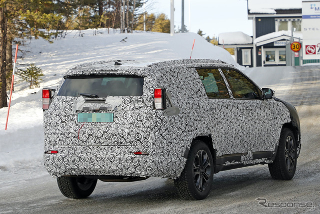 ジープの次世代コンパクトSUV プロトタイプ(スクープ写真)