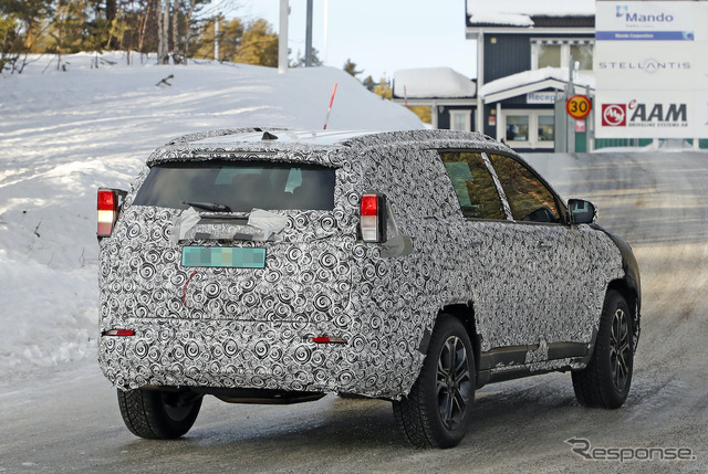 ジープの次世代コンパクトSUV プロトタイプ(スクープ写真)