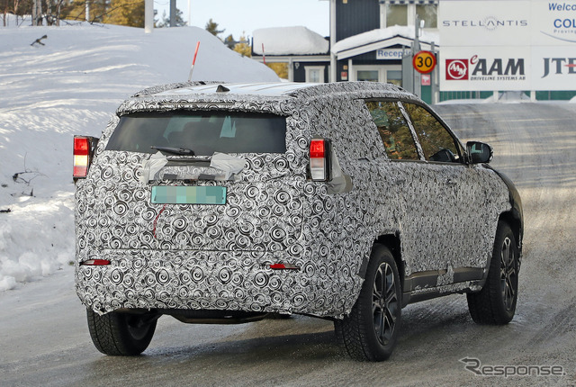ジープの次世代コンパクトSUV プロトタイプ(スクープ写真)