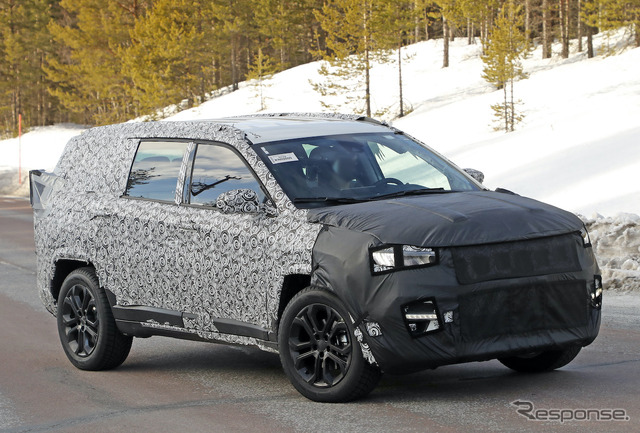 ジープの次世代コンパクトSUV プロトタイプ(スクープ写真)