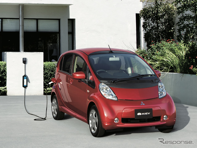 三菱 i-MiEV。2018年のマイナーチェンジで登録車の大きさになった。