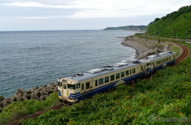 GV-E400系の投入により定期列車から姿を消す五能線のキハ40系。