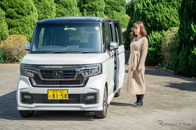 ハンズフリースライドドア(2万9700円、取付アタッチメントとスイッチキット含む)