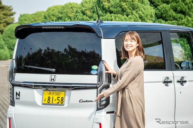後方の車両や駐車枠を検知し、運転をサポートしてくれる「リアカメラ de あんしんプラス3」(2万6400円/一式)といった安全装備もラインナップされている