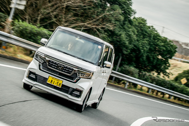 ホンダ N-BOX Custom (ホンダアクセス 純正アクセサリー装着車)