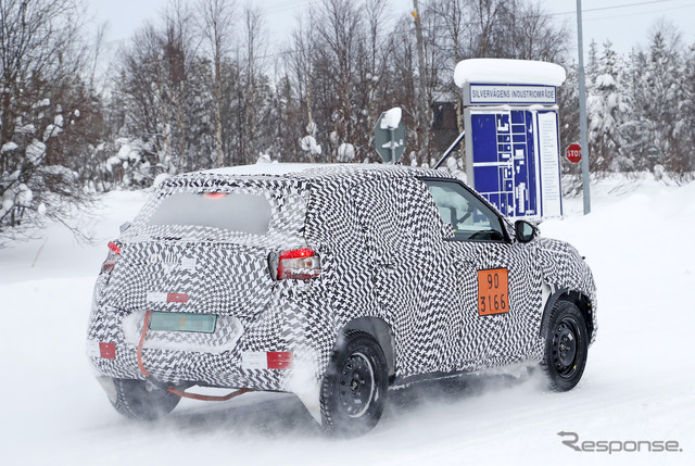 シトロエン C3ベースのクロスオーバーSUV(スクープ写真)