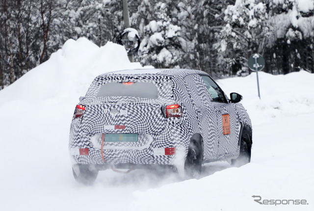 シトロエン C3ベースのクロスオーバーSUV(スクープ写真)